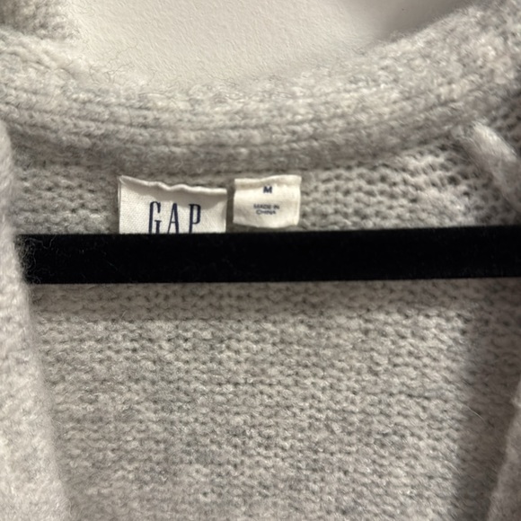 Gap super soft long grey sweater with hood M but fits like a large - Picture 3 of 8